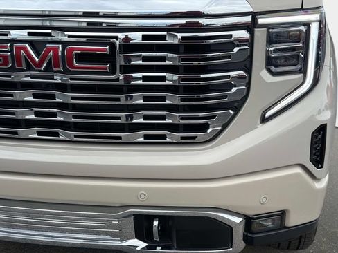 New 2026 GMC Sierra 1500 Denali w/ Denali Reserve Package AWD/4WD image 9