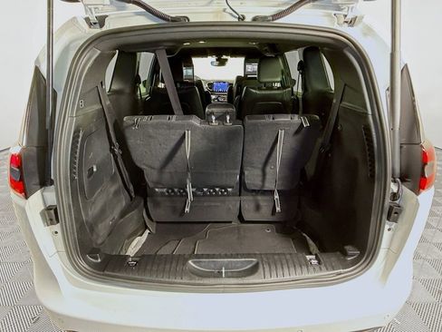 Used 2022 Chrysler Pacifica Touring-L w/ Uconnect Theater Family Group FWD image 29