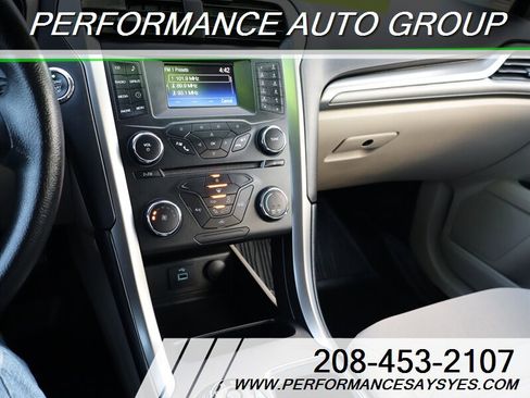 Used 2017 Ford Fusion SE image 10