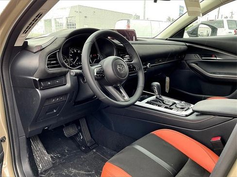 New 2025 MAZDA CX-30 Carbon image 8