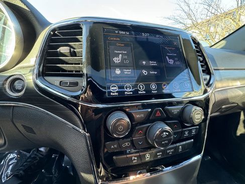 Used 2019 Jeep Grand Cherokee Limited image 10