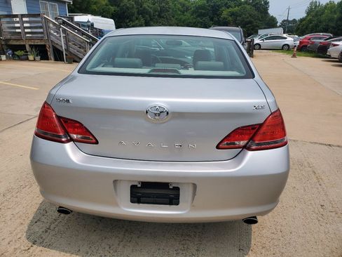 Used 2005 Toyota Avalon XLS FWD image 10
