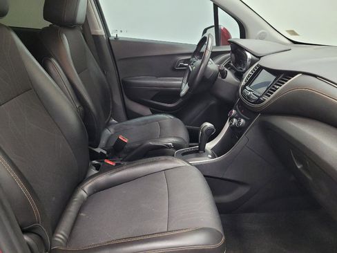 Used 2020 Chevrolet Trax LT w/ LT Convenience Package FWD image 21