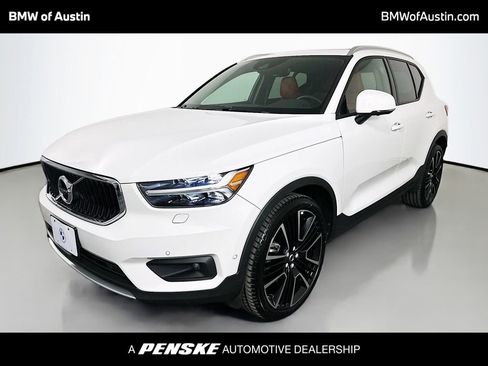 Used 2019 Volvo XC40 T5 Momentum image 1