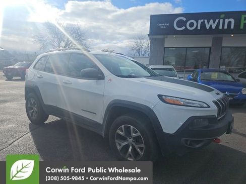 Used 2015 Jeep Cherokee Trailhawk image 2