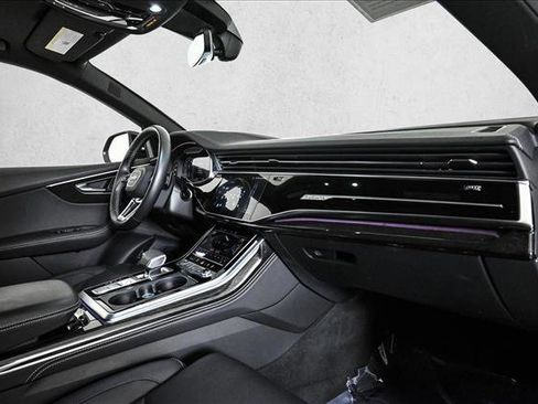 Certified 2025 Audi Q8 Prestige image 23