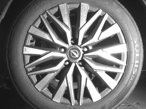 Used 2025 Nissan Altima 2.5 SV FWD image 14