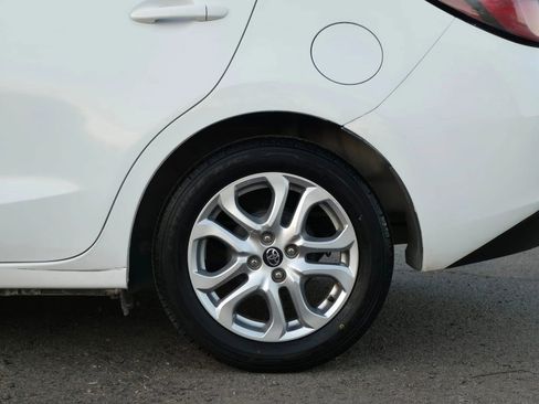 Used 2018 Toyota Yaris iA image 9