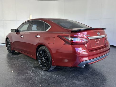 Used 2017 Nissan Altima 2.5 SR w/ Midnight Edition Package image 8