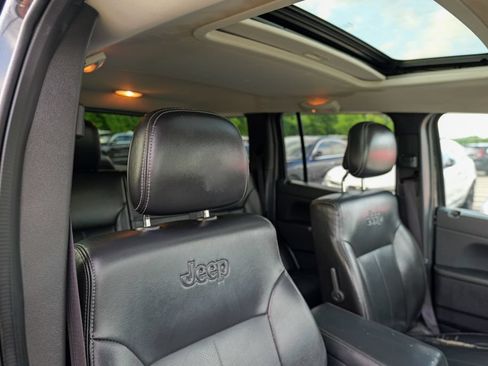 Used 2011 Jeep Liberty Limited w/ Chrome Accents Group AWD/4WD image 36