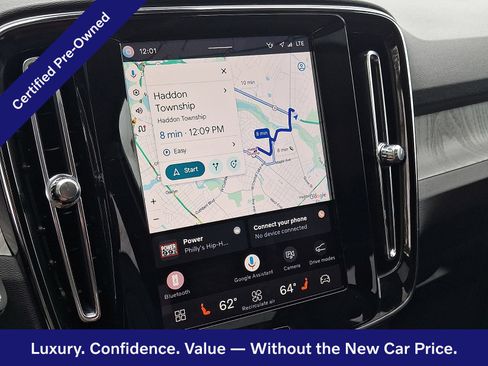 Certified 2025 Volvo XC40 B5 Plus AWD/4WD image 18