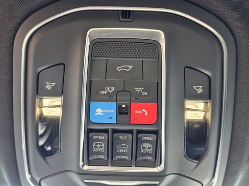 New 2025 Jeep Grand Cherokee L Limited w/ Luxury Tech Group II image 28