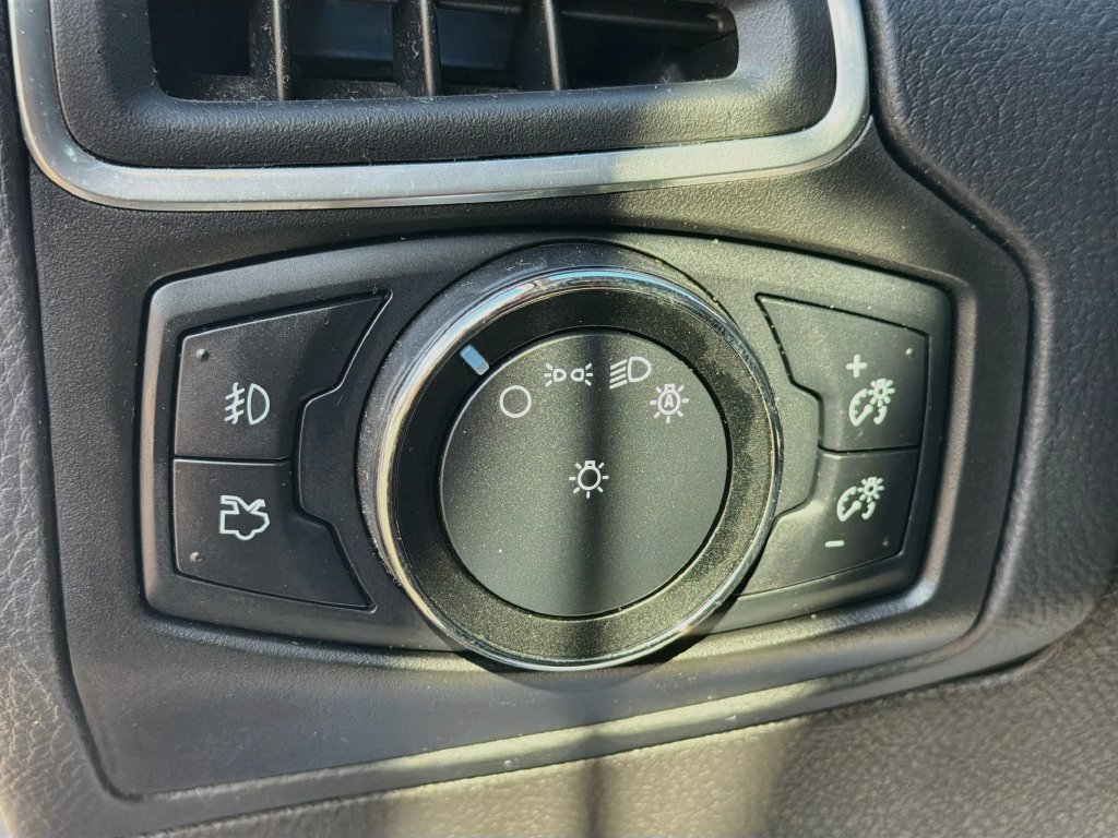 Used 2014 Ford Focus Titanium w/ Luxury Package FWD image 10