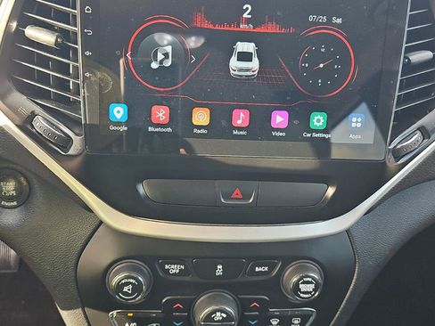 Used 2016 Jeep Cherokee Limited FWD image 12