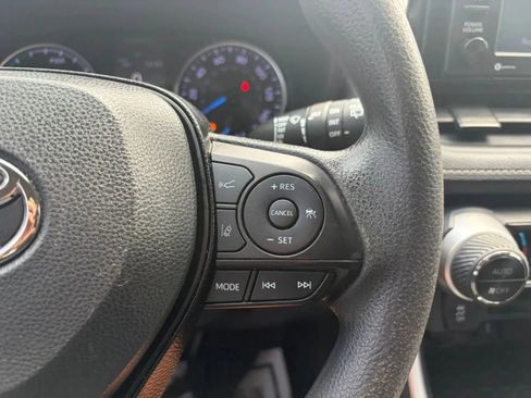 Used 2020 Toyota RAV4 XLE w/ Carpet Mat Package AWD/4WD image 18