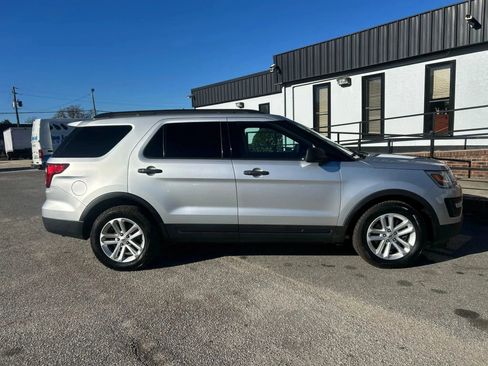 Used 2017 Ford Explorer XLT image 6