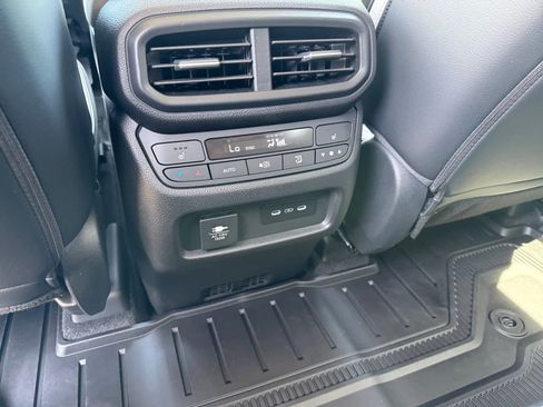 Used 2025 Honda Pilot Elite image 16