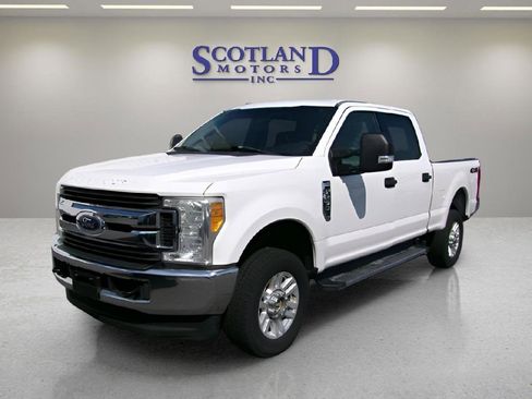 Used 2017 Ford F250 XLT image 2