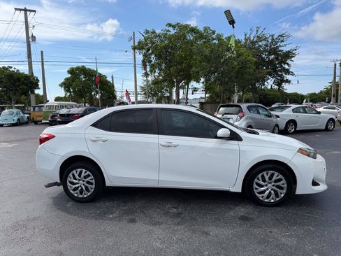 Used 2018 Toyota Corolla LE FWD image 7