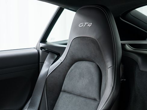 Certified 2021 Porsche 718 Cayman GT4 RWD image 21