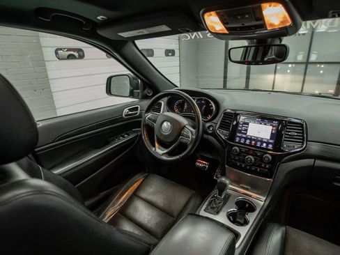 Used 2019 Jeep Grand Cherokee Altitude image 14