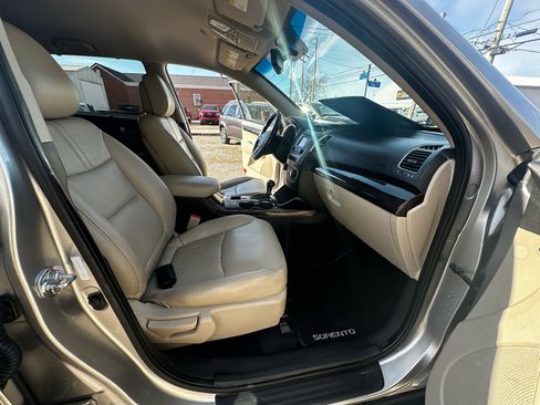 Used 2014 Kia Sorento LX w/ Premium Package image 14