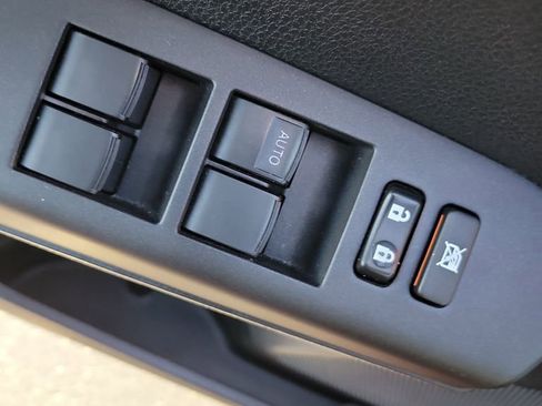 Used 2016 Toyota RAV4 XLE image 17