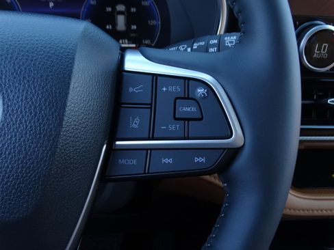 New 2026 Toyota Highlander Platinum image 27