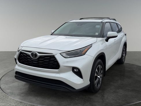 Used 2026 Toyota Highlander XLE AWD/4WD image 3
