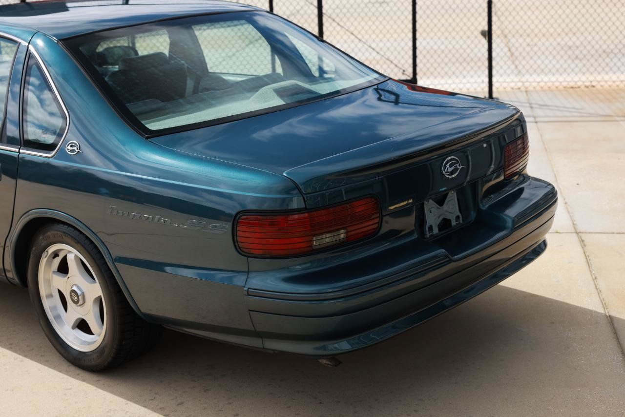 Used 1996 Chevrolet Caprice SS RWD image 40