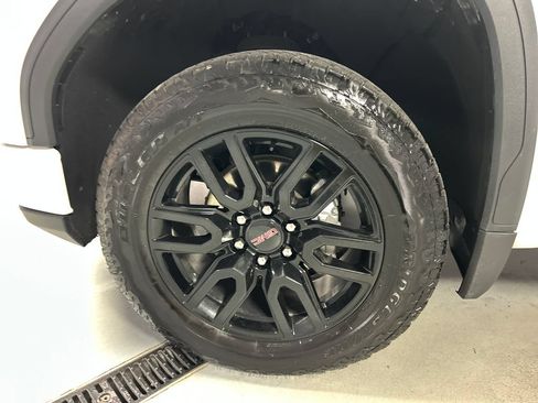 Used 2025 GMC Sierra 1500 Elevation AWD/4WD image 9