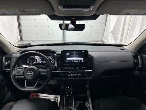 Used 2024 Nissan Pathfinder SL AWD/4WD image 34