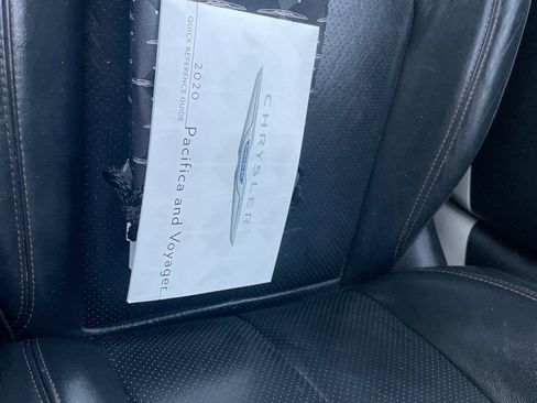 Used 2020 Chrysler Pacifica Touring-L image 33