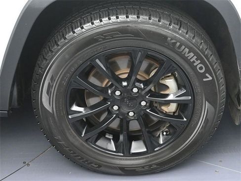 Used 2023 Jeep Cherokee Altitude Lux image 6