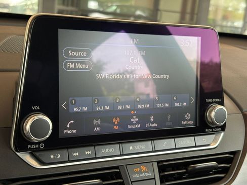 Used 2025 Nissan Altima 2.5 SV FWD image 16