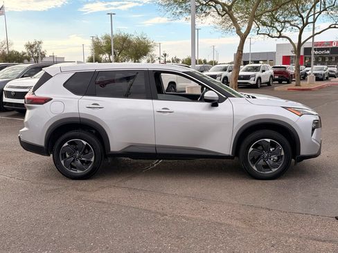 Certified 2025 Nissan Rogue SV FWD image 7