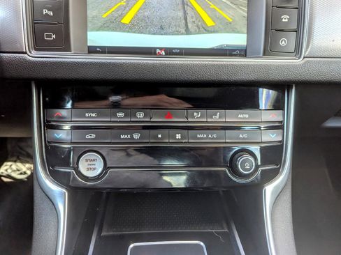 Used 2016 Jaguar XF R-Sport image 25