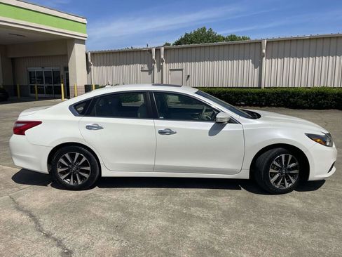 Used 2016 Nissan Altima 2.5 SL w/ 2.5 Technology w/LED Package image 2