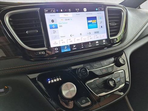 Used 2023 Chrysler Pacifica Pinnacle FWD image 16