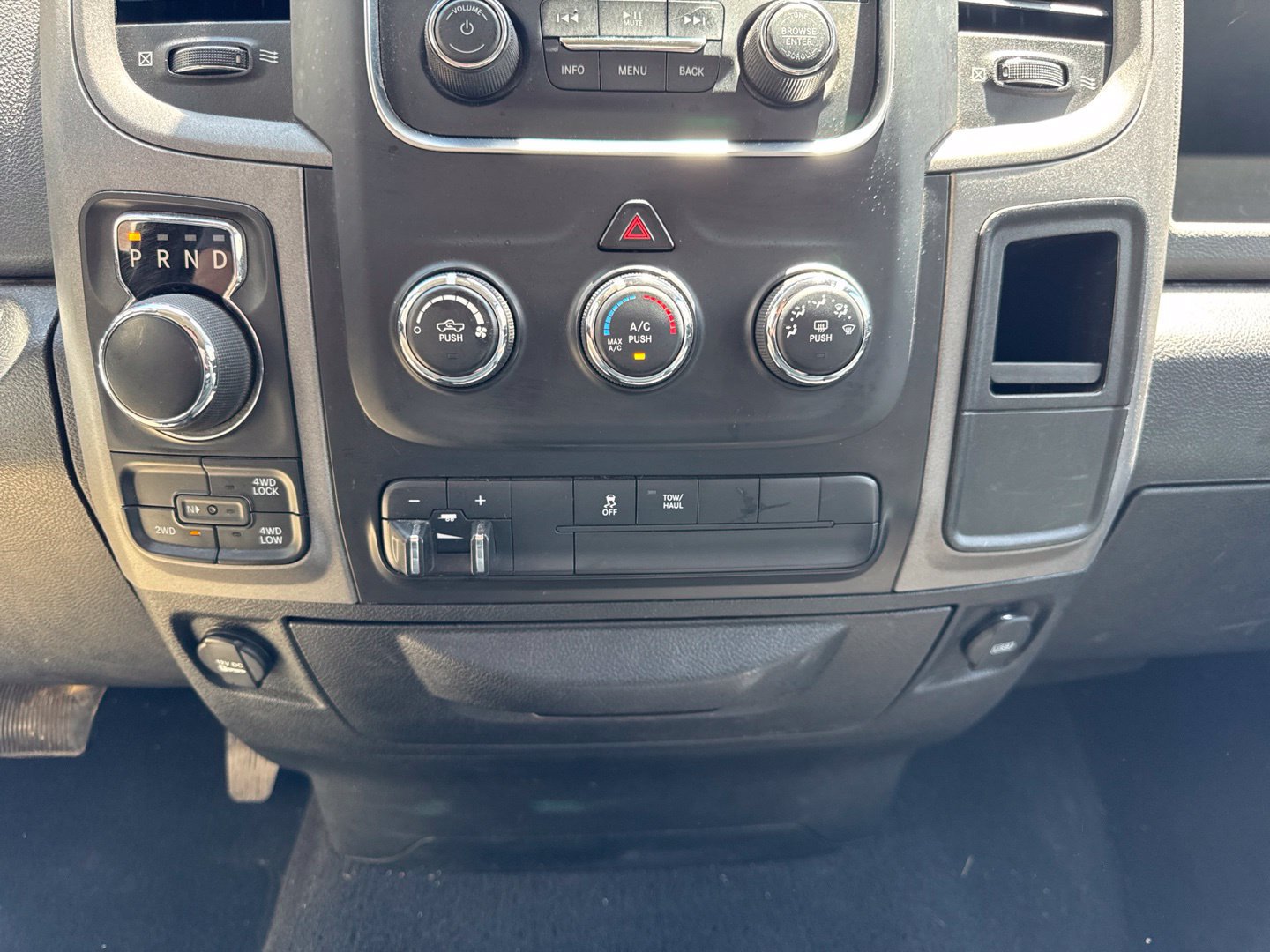 Used 2018 RAM 1500 Express AWD/4WD image 26