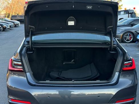 Used 2020 BMW 740i w/ Premium Package image 40