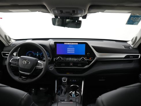 Used 2026 Toyota Highlander Platinum AWD/4WD image 15