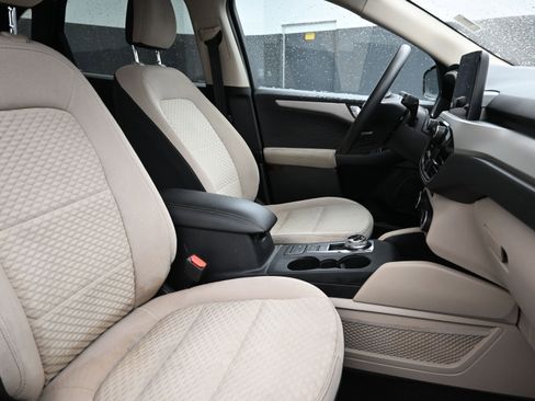 Used 2020 Ford Escape SE image 27