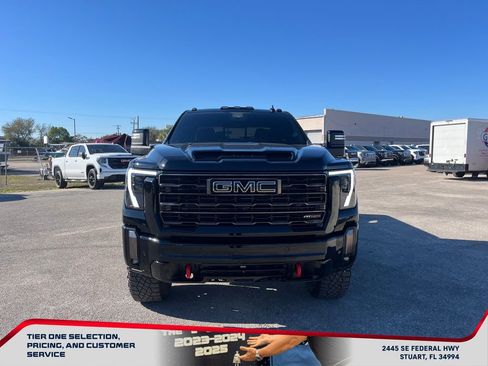 Used 2024 GMC Sierra 2500 AT4X image 3
