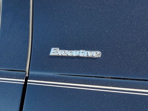 Used 2003 Lincoln Town Car Executive image 11