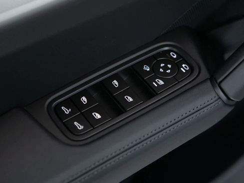 New 2026 Porsche Cayenne S image 18