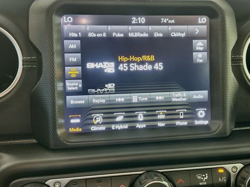 Used 2023 Jeep Wrangler Unlimited Sahara w/ Cold Weather Group AWD/4WD image 19