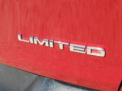 Used 2015 Jeep Cherokee Limited image 9