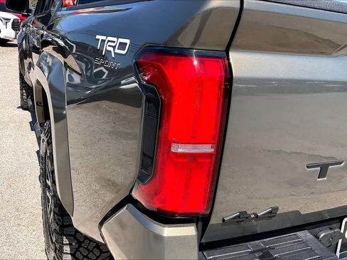 Used 2025 Toyota Tacoma TRD Sport image 27