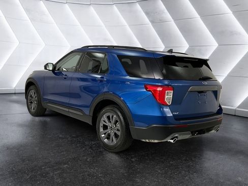 Used 2022 Ford Explorer XLT w/ Equipment Group 202A AWD/4WD image 6